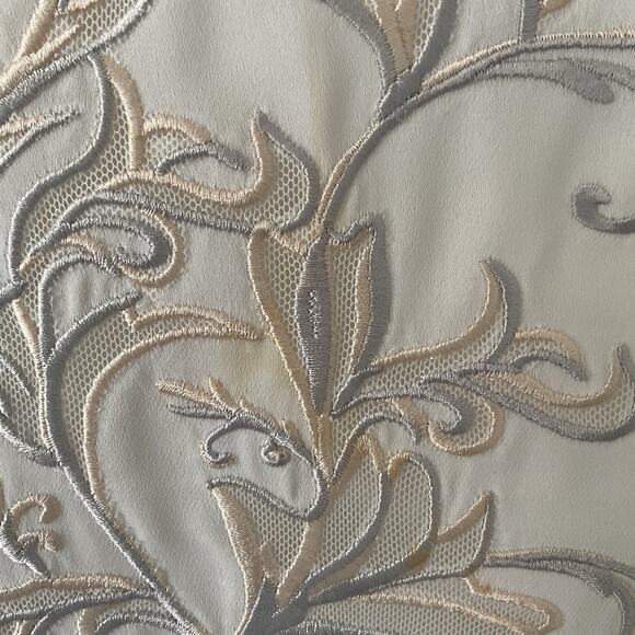 WHBM Embroidered Top Size L Floral Chiffon Sleeveless White Tank Blouse - Picture 5 of 6